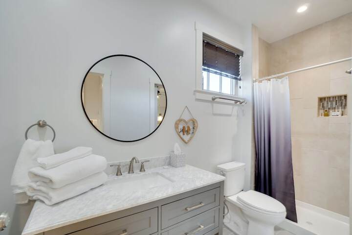 2 Mi to Town: Castle Rock Retreat w / Fireplace!