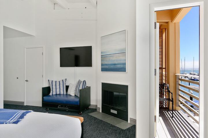 Room 13 of 33