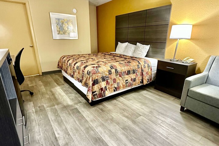 Room 13 of 16