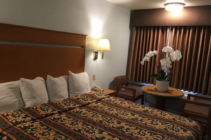 Room 28 of 47
