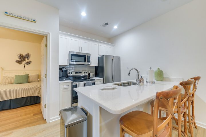 Sunset Beach Retreat - Monthly Rentals Welcome!