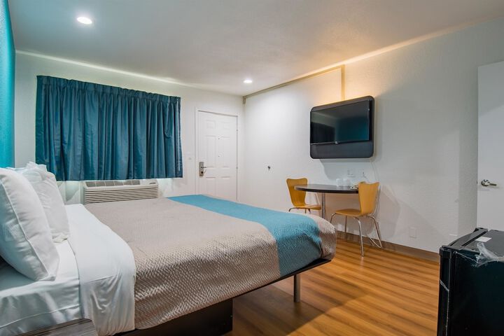 Room 28 of 35