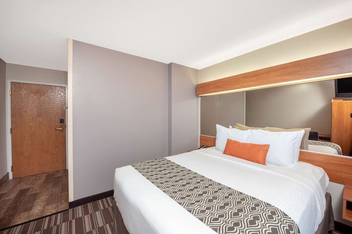 Room 14 of 30