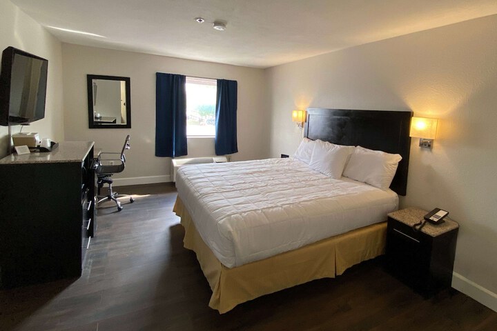 Room 12 of 28