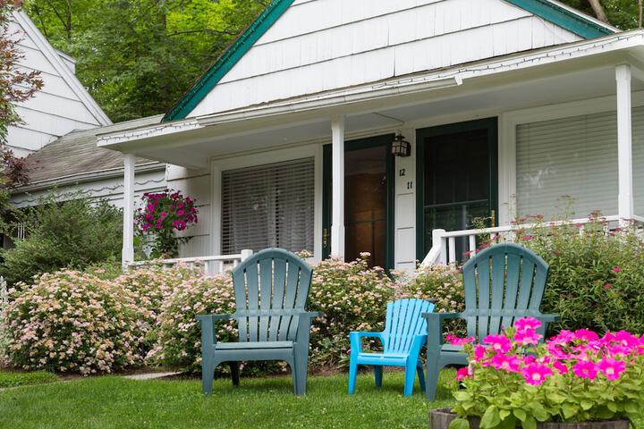 The Woodstock Inn on the Millstream