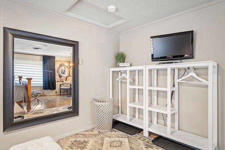 Room 45 of 77