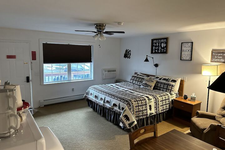Room 8 of 33