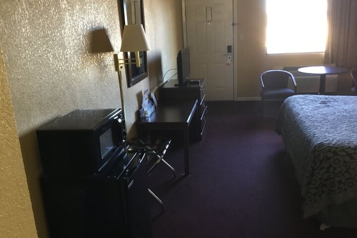 Room 6 of 18