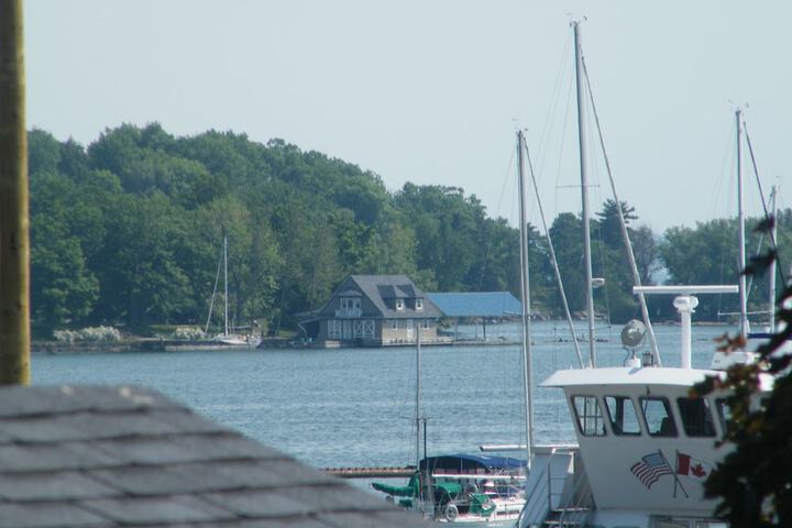 1000 Island Condo Getaway