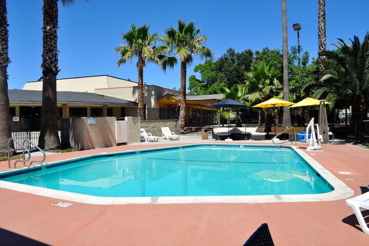 Pool 10 of 51