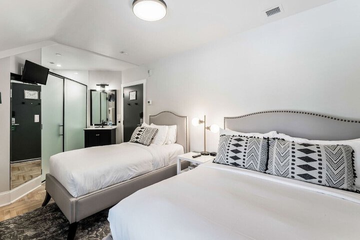 Room 43 of 63