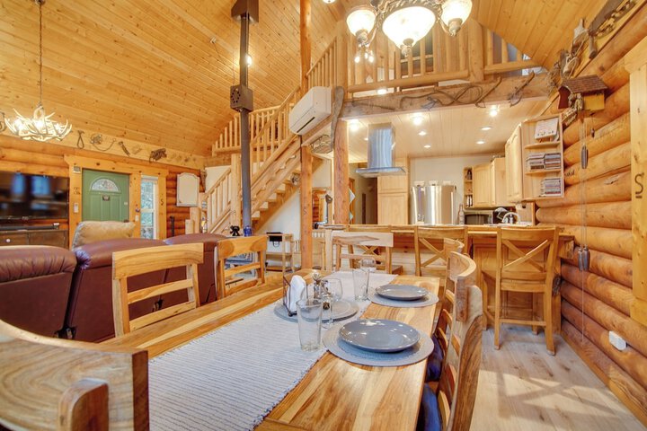 Donnelly Cabin w / Private Deck: Near Lake Cascade!
