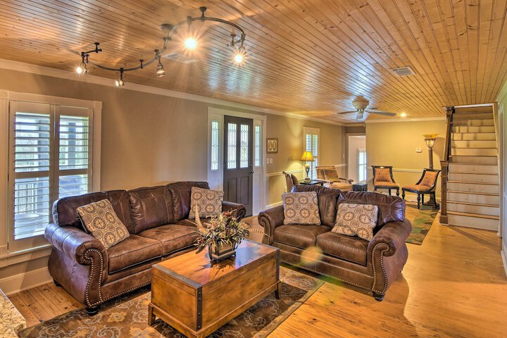 Serving Southern Charm at This Clarkesville House!