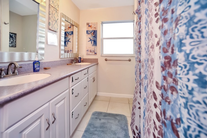 Apollo Beach W / Pool Room To Entertain, Pet Friendly! 6 Bedroom Home