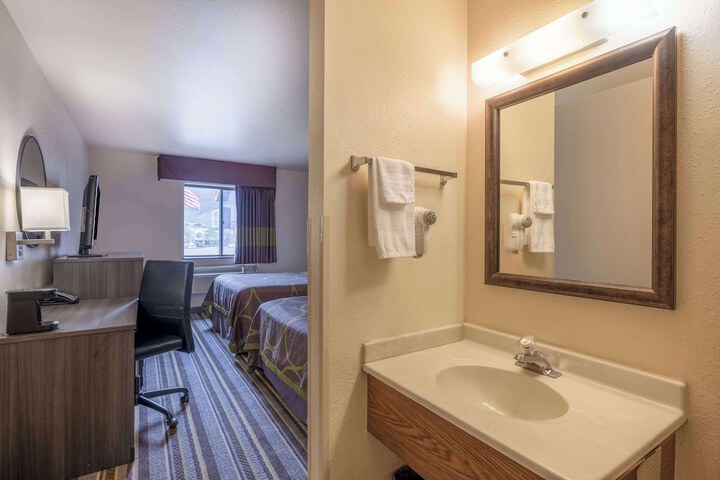 Room 17 of 27