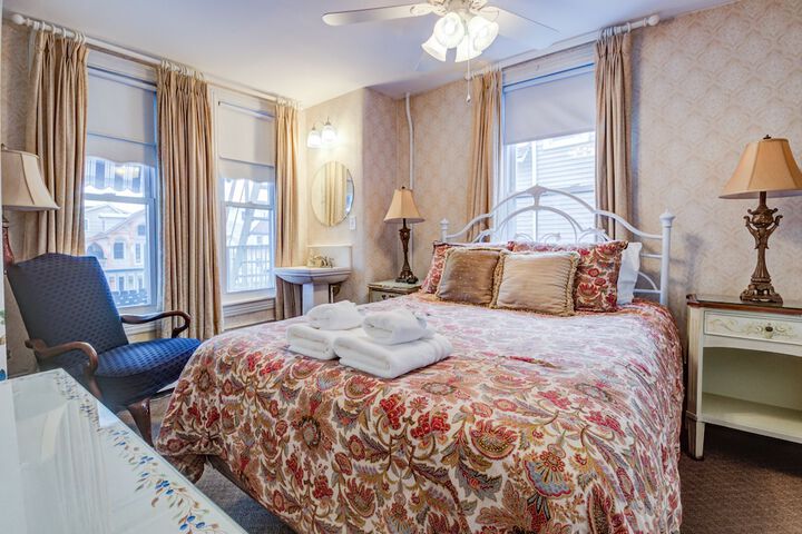 Room 6 of 22
