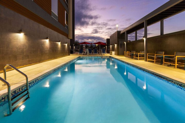 Pool 4 of 37