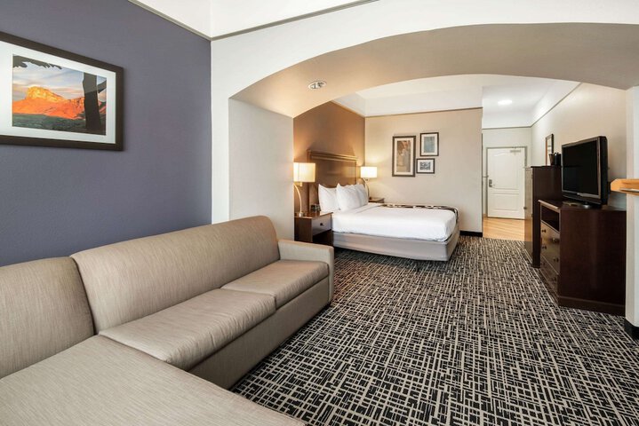Room 32 of 49