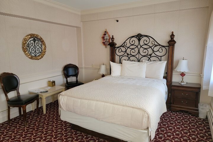 Lowell Inn