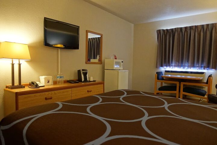 Super 8 by Wyndham Swift Current