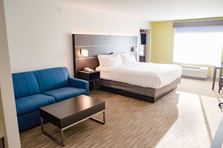 Room 13 of 30