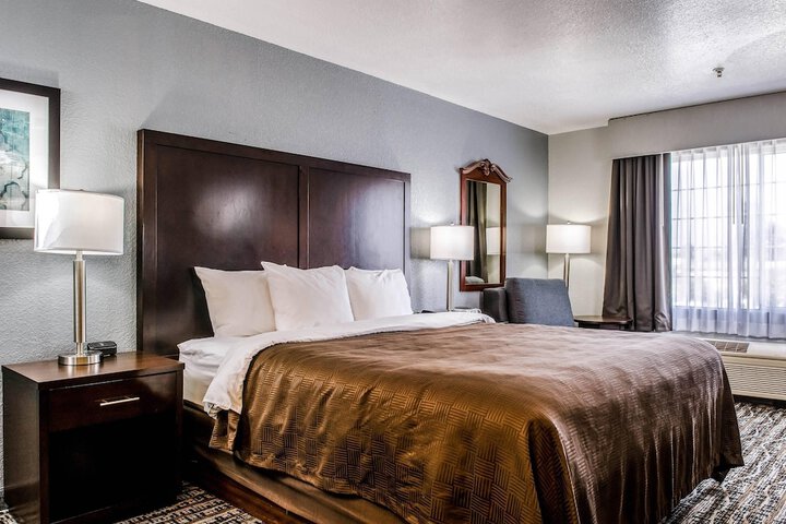 Clarion Hotel by Humboldt Bay