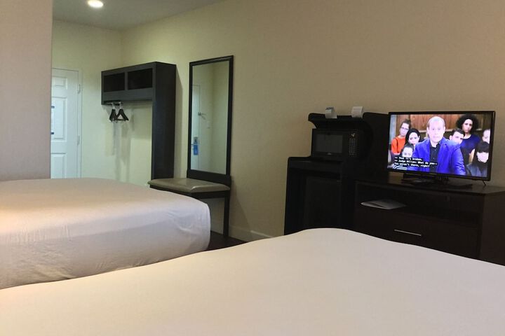 Days Inn & Suites by Wyndham Galveston West / Seawall