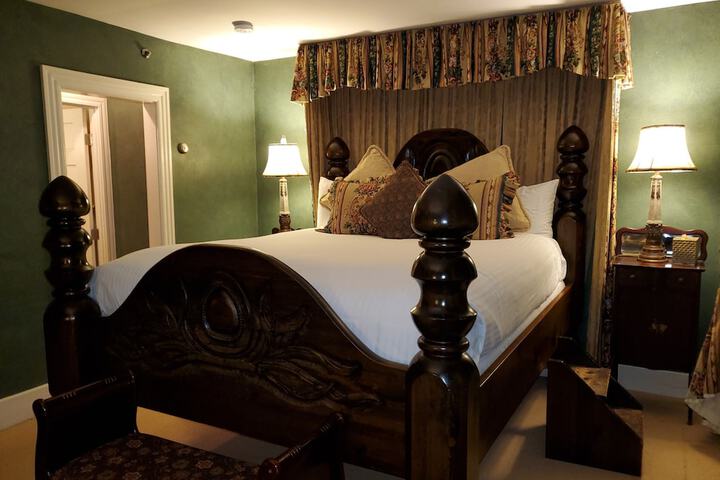Room 3 of 17