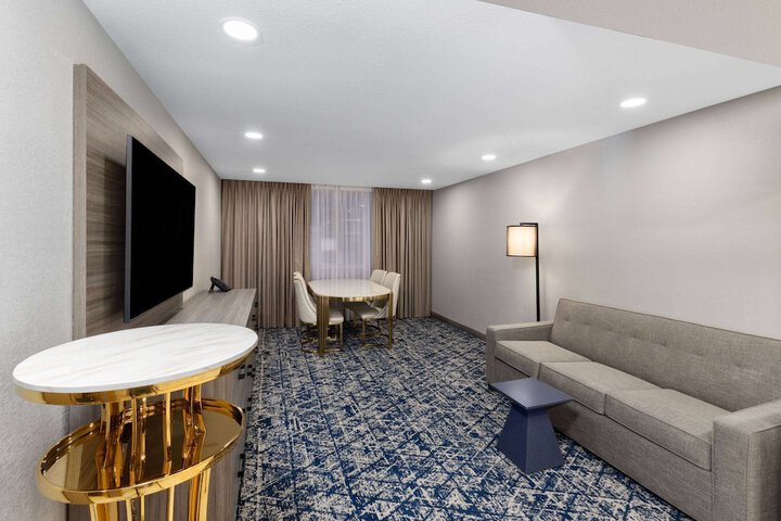 Room 26 of 40