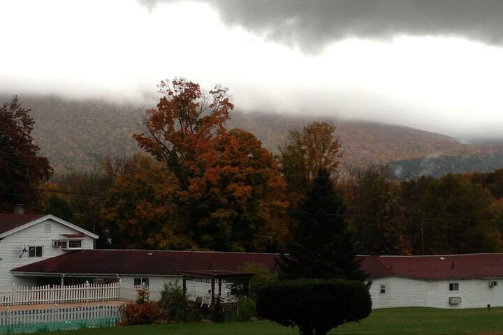 Four Winds Country Motel