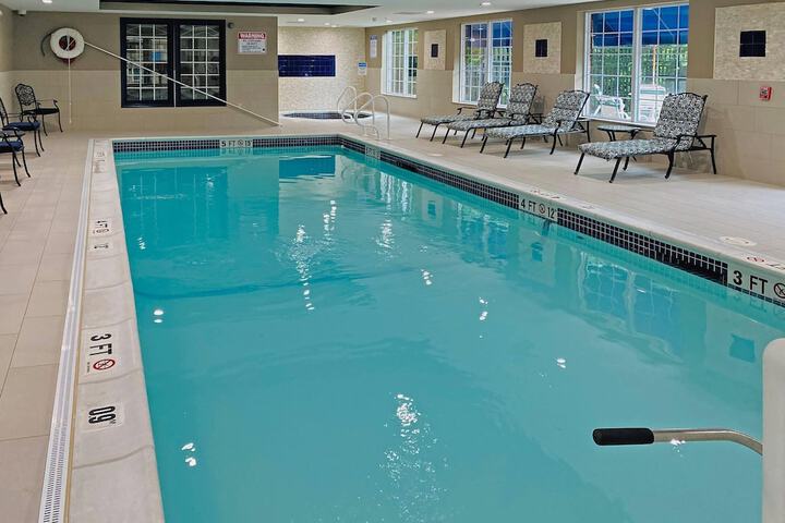 Comfort Inn & Suites Sturbridge - Brimfield