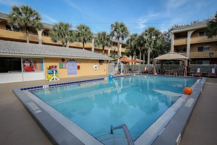Pool 14 of 60