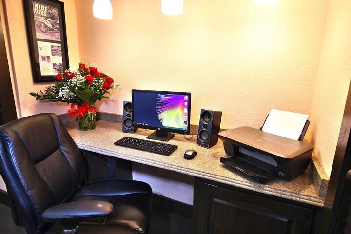 Peach Tree Inn & Suites