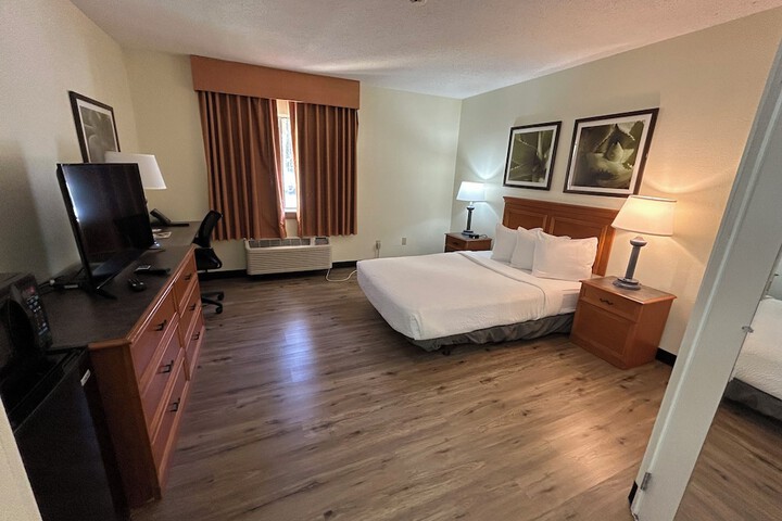 Room 11 of 33