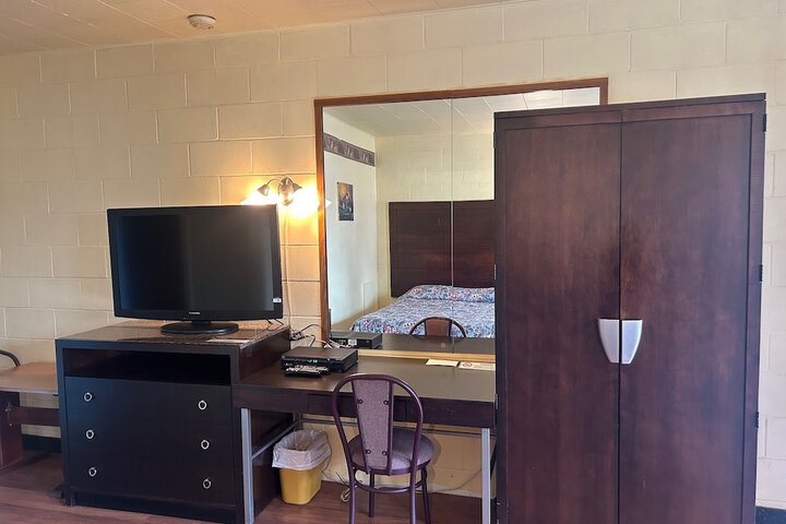 Motel R-100
