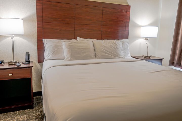 Cobblestone Hotel & Suites - Lamar