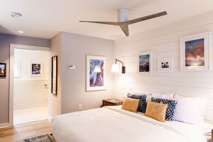 Room 18 of 28
