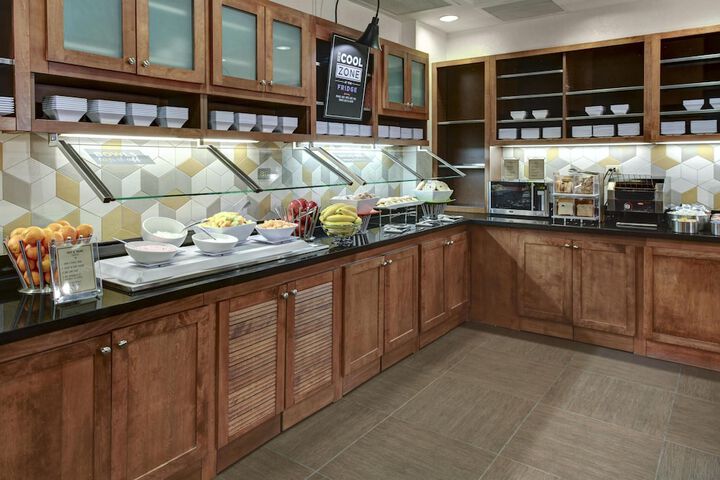 Hyatt Place Sacramento / Rancho Cordova