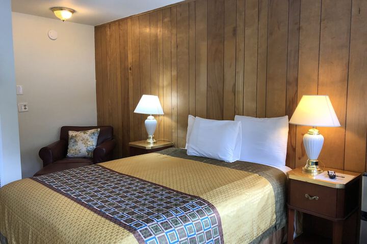 Cedar Inn & Suites