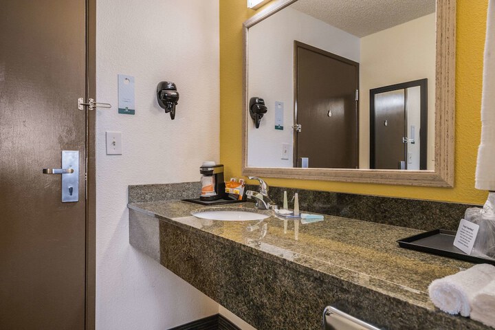 Quality Inn & Suites Silverdale Bangor - Keyport