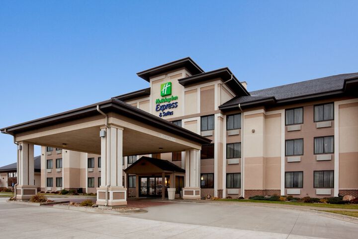 Holiday Inn Express & Suites Worthington by IHG