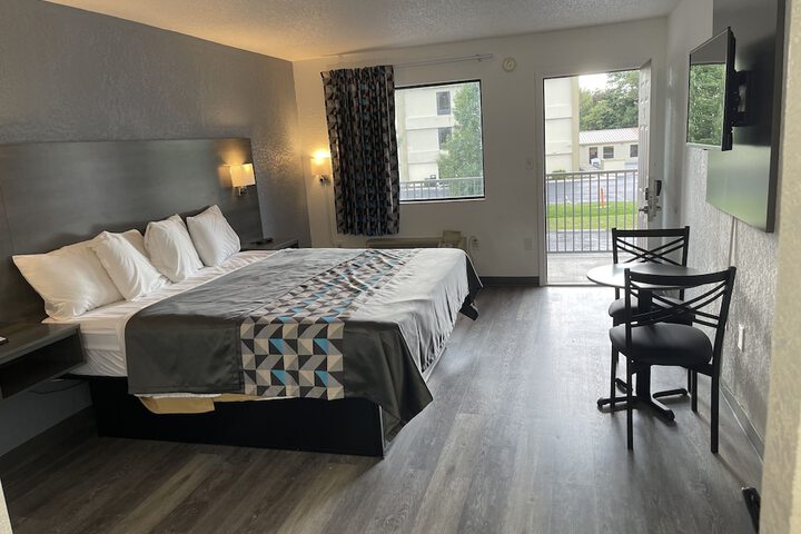 Room 5 of 7