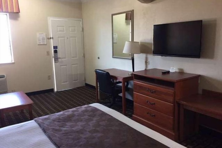 Room 15 of 33