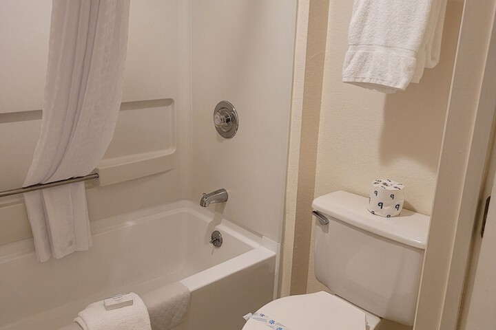 Room 5 of 40