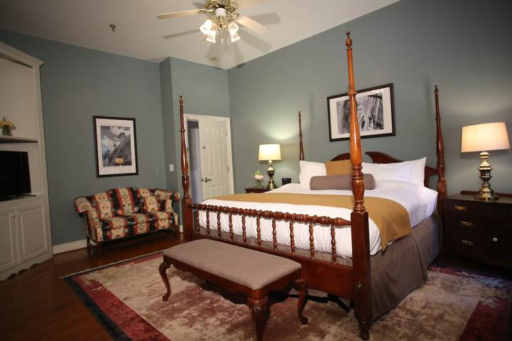 Room 12 of 33