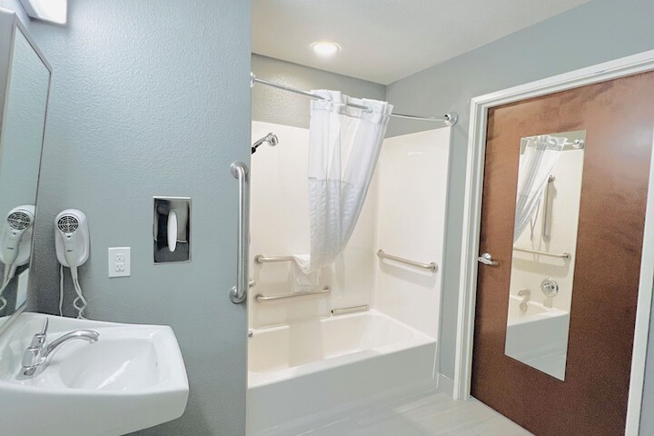 Room 21 of 32