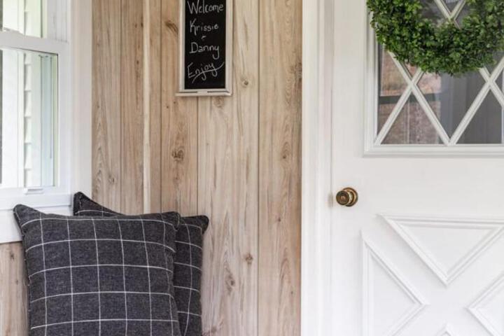 Cedar Creek Cottage Close to Downtown Traverse City Beaches and the TART Trail