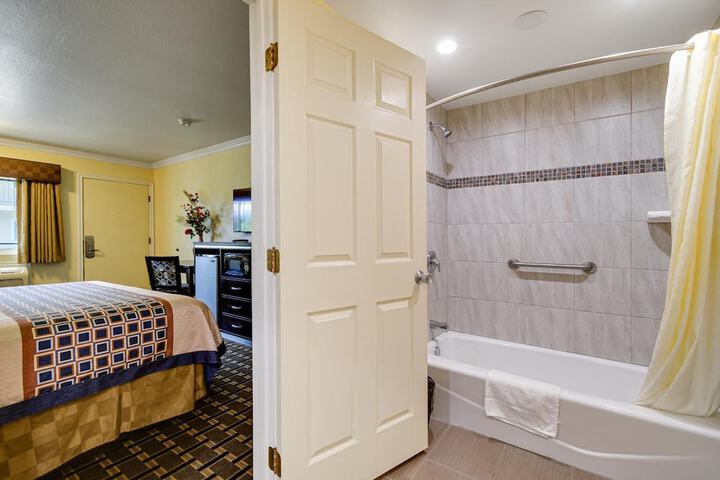 Room 12 of 23
