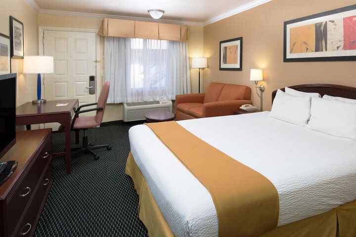 Room 13 of 19