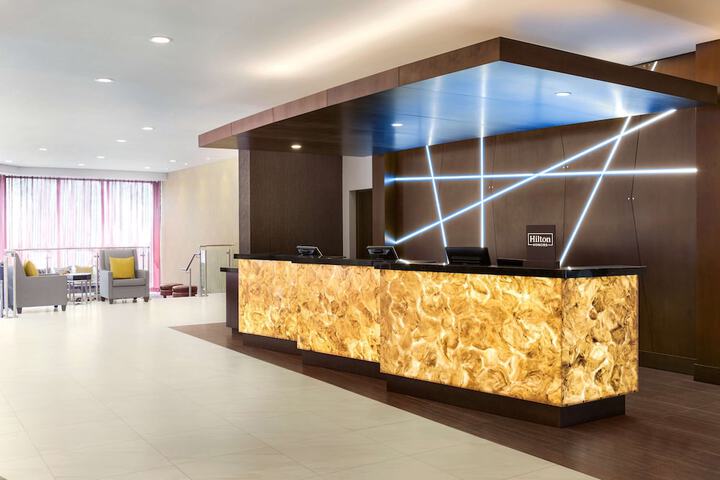 DoubleTree by Hilton Toronto Airport West